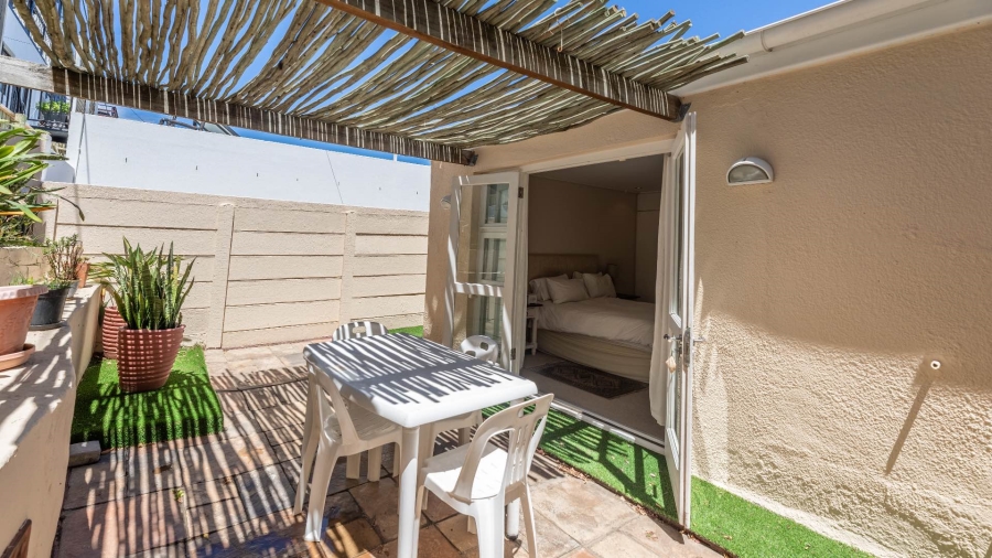 2 Bedroom Property for Sale in Sea Point Western Cape